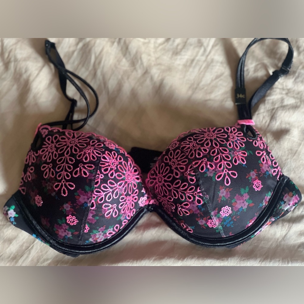 Victoria’s Secret bra sexy little thing